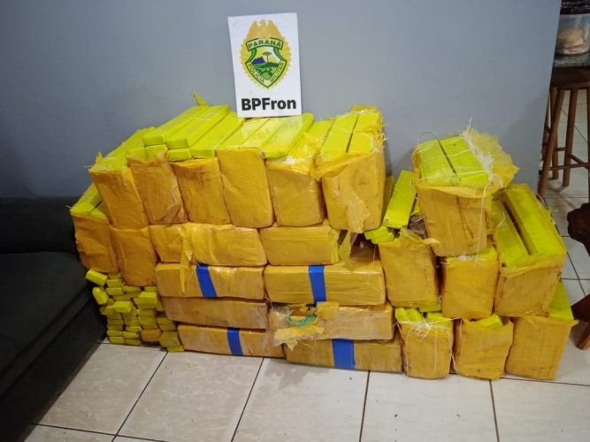 BPFRON apreende quase meia tonelada de maconha em São Miguel do Iguaçu (PR)