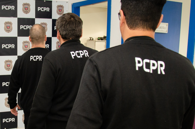 PCPR e Receita Federal apreendem 100 caixas de cigarros contrabandeados em Santa Terezinha do Itaipu