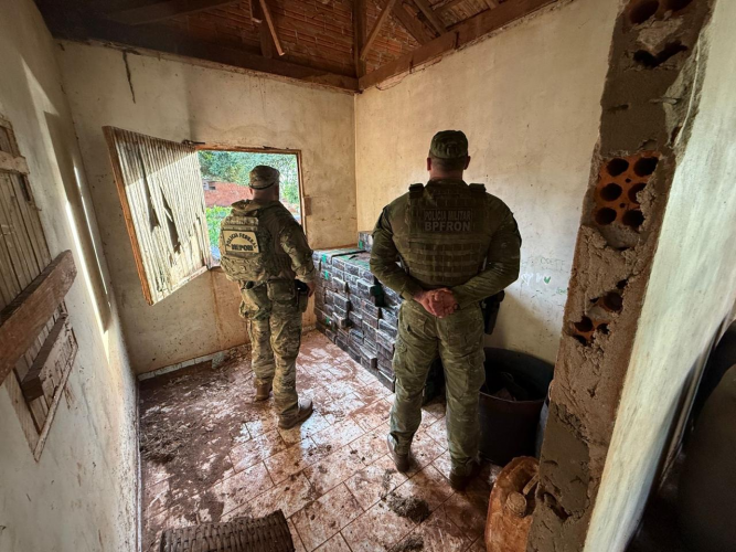 PMPR e PF localizam depósito clandestino e apreendem Mais de 720 kg de maconha