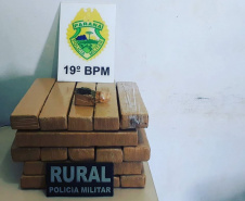  Durante abordagem, PM apreende mais de 25 quilos de maconha em Toledo (PR) 