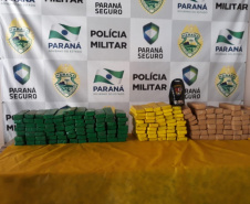  PM encontra carro capotado com mais de 100 quilos de maconha em Campo Largo, na RMC 