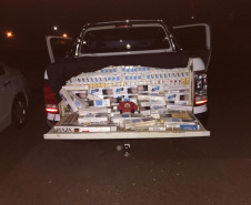  Homem tenta fugir de abordagem policial, mas é preso transportando cigarros em veículo roubado no Oeste do estado 
