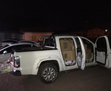  Homem tenta fugir de abordagem policial, mas é preso transportando cigarros em veículo roubado no Oeste do estado 