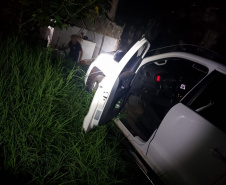  Homem tenta fugir de abordagem policial, mas é preso transportando cigarros em veículo roubado no Oeste do estado 