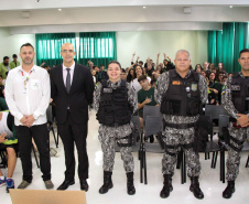 Forças de segurança envolvidos no Projeto-Piloto Em Frente Brasil ministram palestra para 130 alunos em São José dos Pinhais, na RMC