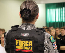 Forças de segurança envolvidos no Projeto-Piloto Em Frente Brasil ministram palestra para 130 alunos em São José dos Pinhais, na RMC