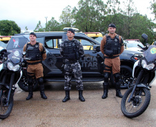 PMs de folga resgatam homem que caiu com carro em rio na divisa entre Paraná e Santa Catarina