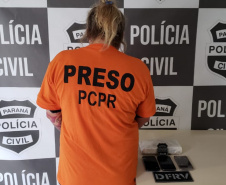 PCPR prende em flagrante mulher com carro furtado e um quilo de cocaína em Pinhais