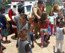  PM arrecada mais de 300 brinquedos e entrega para crianças de diversos bairros de Curitiba 