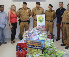  PM arrecada mais de 300 brinquedos e entrega para crianças de diversos bairros de Curitiba 