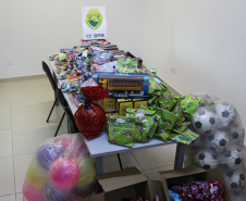  PM arrecada mais de 300 brinquedos e entrega para crianças de diversos bairros de Curitiba 