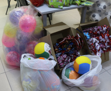  PM arrecada mais de 300 brinquedos e entrega para crianças de diversos bairros de Curitiba 