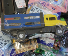  PM arrecada mais de 300 brinquedos e entrega para crianças de diversos bairros de Curitiba 
