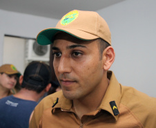 Policiais militares promovidos recebem novas divisas em Matinhos (PR)