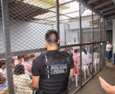 Familiares e presos se reúnem em festa de Natal, em Marechal Cândido Rondon 