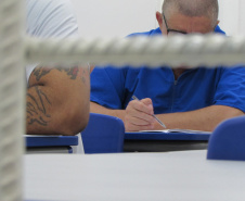 Provas do Enem são aplicadas aos privados de liberdade de todo o Paraná