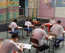 Provas do Enem são aplicadas aos privados de liberdade de todo o Paraná