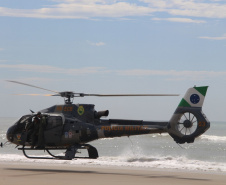 Céu e mar: Em conjunto, Corpo de Bombeiros e BPMOA fazem treinamento de guarda-vidas com apoio de aeronave em Matinhos