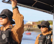Comunidades que vivem em ilhas e áreas isoladas da Costa Leste do Paraná recebem atenção especial da PM
