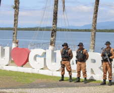 Comunidades que vivem em ilhas e áreas isoladas da Costa Leste do Paraná recebem atenção especial da PM
