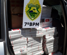 Policiais apreende veículo com caixas de cigarros contrabandeados em Tuneiras do Oeste, no Noroeste do estado