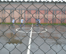 Presos da Penitenciária Estadual de Ponta Grossa disputam campeonato de futsal 