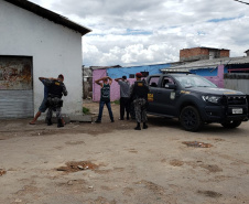 Operação Impacto I é desencadeada em São José dos Pinhais durante ações do projeto piloto Em Frente Brasil; duas armas de fogo são apreendidas