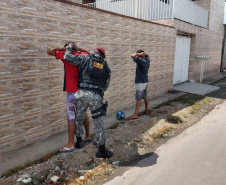 Operação Impacto I é desencadeada em São José dos Pinhais durante ações do projeto piloto Em Frente Brasil; duas armas de fogo são apreendidas