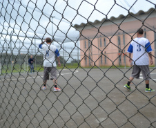 Presos da Penitenciária Estadual de Ponta Grossa disputam campeonato de futsal 