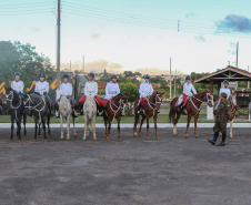 Regimento de Polícia Montada da PM celebra passagem de comando durante solenidade militar em Curitiba