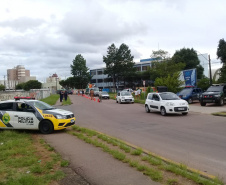 Em Fazenda Rio Grande, na RMC, PM e outros agentes de segurança desencadeiam a Operação Unindo Forças I e abordam mais de 100 pessoas