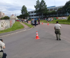 Em Fazenda Rio Grande, na RMC, PM e outros agentes de segurança desencadeiam a Operação Unindo Forças I e abordam mais de 100 pessoas