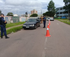 Em Fazenda Rio Grande, na RMC, PM e outros agentes de segurança desencadeiam a Operação Unindo Forças I e abordam mais de 100 pessoas