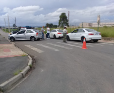Em Fazenda Rio Grande, na RMC, PM e outros agentes de segurança desencadeiam a Operação Unindo Forças I e abordam mais de 100 pessoas