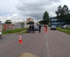 Em Fazenda Rio Grande, na RMC, PM e outros agentes de segurança desencadeiam a Operação Unindo Forças I e abordam mais de 100 pessoas
