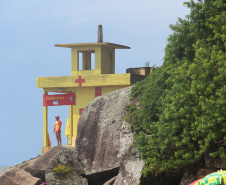 Mortes por afogamento caem 53,3% nas praias do Paraná durante a temporada de verão