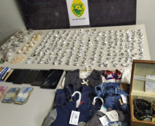  Casal é preso pela PM e mais de 1,7 mil porções de drogas são apreendidas na CIC 