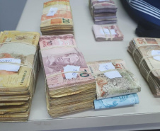 Seis fuzis e 654 munições são apreendidos por policiais militares de folga em condomínio de Colombo (PR), após confusão entre moradores