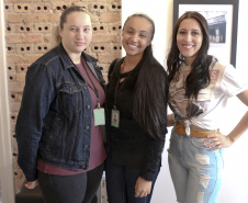  PMPR Encontro Cultural no Cine Passeio em Curitiba marca homenagem da PM ao Dia Internacional da Mulher 06/03/2020 - 17:14  Marcia Santos  Jornalista Responsável  Policiais e bombeiras militares tiveram uma manhã repleta de cultura e dedicada apenas a elas, em comemoração ao Dia Internacional da Mulher, comemorado no dia 10 de março. As oficiais e praças da Polícia Militar e do Corpo de Bombeiros, além das servidoras civis que trabalharam nos quartéis puderam desfrutar de um tour pelo Cine Passeio e assist