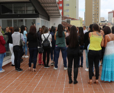 PMPR Encontro Cultural no Cine Passeio em Curitiba marca homenagem da PM ao Dia Internacional da Mulher 06/03/2020 - 17:14  Marcia Santos  Jornalista Responsável  Policiais e bombeiras militares tiveram uma manhã repleta de cultura e dedicada apenas a elas, em comemoração ao Dia Internacional da Mulher, comemorado no dia 10 de março. As oficiais e praças da Polícia Militar e do Corpo de Bombeiros, além das servidoras civis que trabalharam nos quartéis puderam desfrutar de um tour pelo Cine Passeio e assist