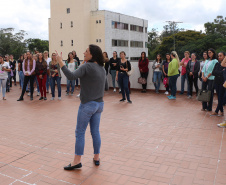  PMPR Encontro Cultural no Cine Passeio em Curitiba marca homenagem da PM ao Dia Internacional da Mulher 06/03/2020 - 17:14  Marcia Santos  Jornalista Responsável  Policiais e bombeiras militares tiveram uma manhã repleta de cultura e dedicada apenas a elas, em comemoração ao Dia Internacional da Mulher, comemorado no dia 10 de março. As oficiais e praças da Polícia Militar e do Corpo de Bombeiros, além das servidoras civis que trabalharam nos quartéis puderam desfrutar de um tour pelo Cine Passeio e assist