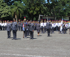 Secretário de Segurança recebe medalha de Mérito de Ensino na comemoração dos 49 anos da Academia Policial Militar do Guatupê