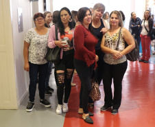  PMPR Encontro Cultural no Cine Passeio em Curitiba marca homenagem da PM ao Dia Internacional da Mulher 06/03/2020 - 17:14  Marcia Santos  Jornalista Responsável  Policiais e bombeiras militares tiveram uma manhã repleta de cultura e dedicada apenas a elas, em comemoração ao Dia Internacional da Mulher, comemorado no dia 10 de março. As oficiais e praças da Polícia Militar e do Corpo de Bombeiros, além das servidoras civis que trabalharam nos quartéis puderam desfrutar de um tour pelo Cine Passeio e assist