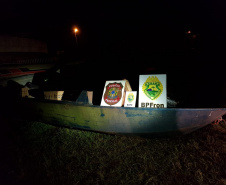  Barco com R$ 70 mil em cigarros e mercadorias é apreendido durante a Operação Hórus em porto clandestino do Oeste do estado 