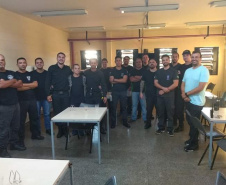Cerca de 20 servidores da Penitenciaria Estadual de Cruzeiro do Oeste (PECO) participaram de projeto de capelania voltado exclusivamente aos servidores da unidade, promovido pela Igreja Presbiteriana do Brasil, em parceria com o Departamento Penitenciário do Paraná (Depen).  A reunião, que ocorreu na última sexta-feira (28/02), no saguão da PECO, tem o objetivo de dar um suporte aos funcionários do Depen, que trabalham diariamente sob pressão.