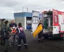 BPMOA usa rapel para que médico e tripulante resgatasse homem no Salto dos Macacos, em Morretes