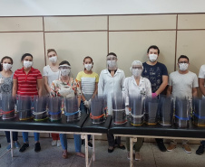 Penitenciária de Londrina produz escudos faciais e novo modelo de máscaras para hospitais da região
