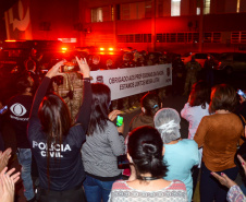 PCPR homenageia profissionais da saúde em frente ao Hospital do Trabalhador