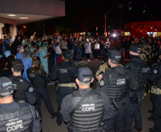 PCPR homenageia profissionais da saúde em frente ao Hospital do Trabalhador