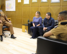  Vítimas de roubo fazem homenagem em reconhecimento a policiais militares que atenderam ocorrência de roubo em Curitiba 
